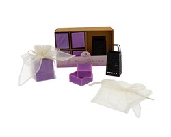 Amberblokjes Giftset Fresia & Lavendel – 4×25 g Geurblokjes (2× Fresia, 2× Lavendel) met Metalen Rasp (8 cm) & 6 Luxe Organza Geurzakjes